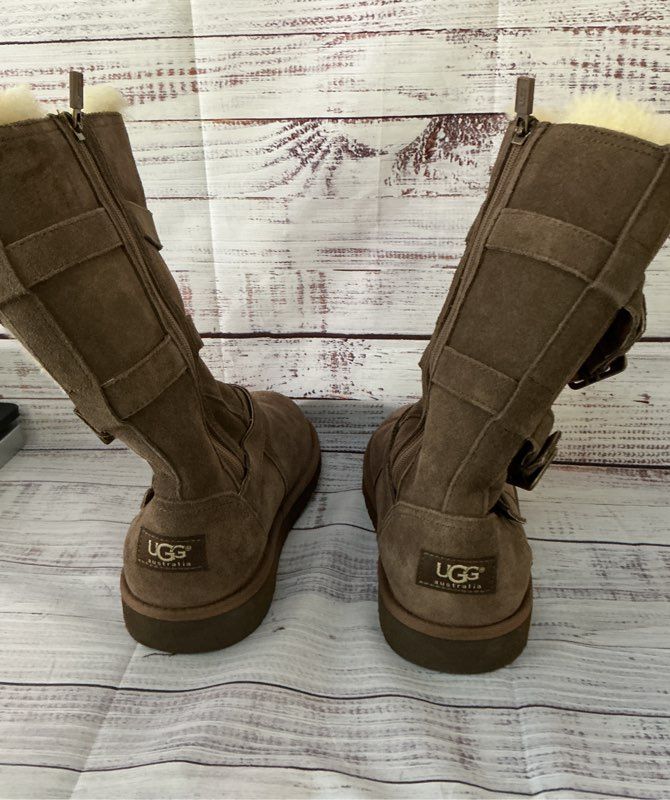 Women's UGG Maddi Boots in Brown Size 4