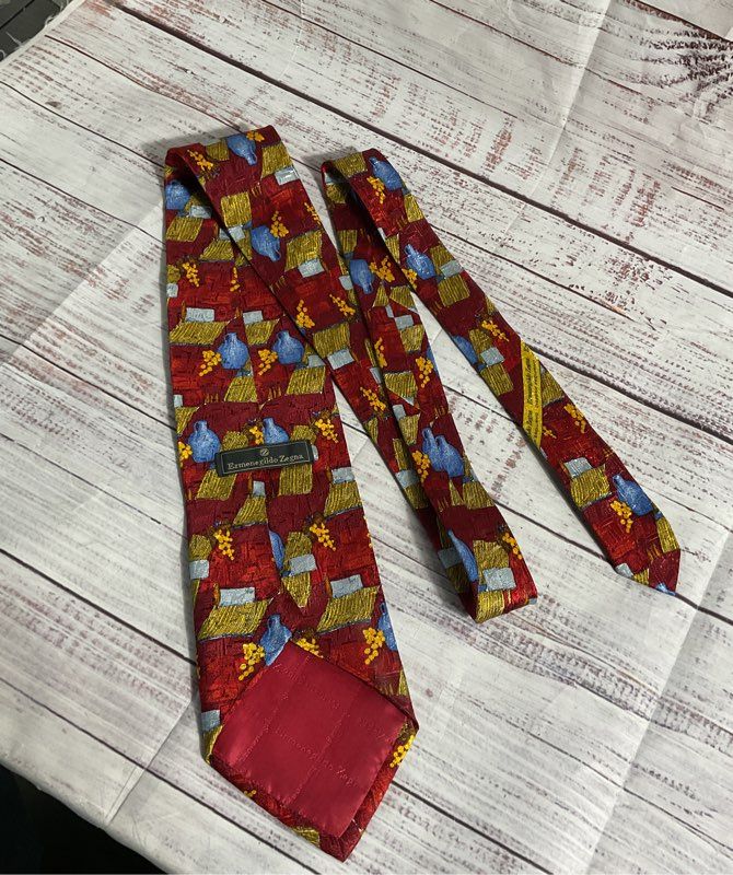 Zegna Ermenegildo Men's Silk Red Tie With Vase Grape Patterns