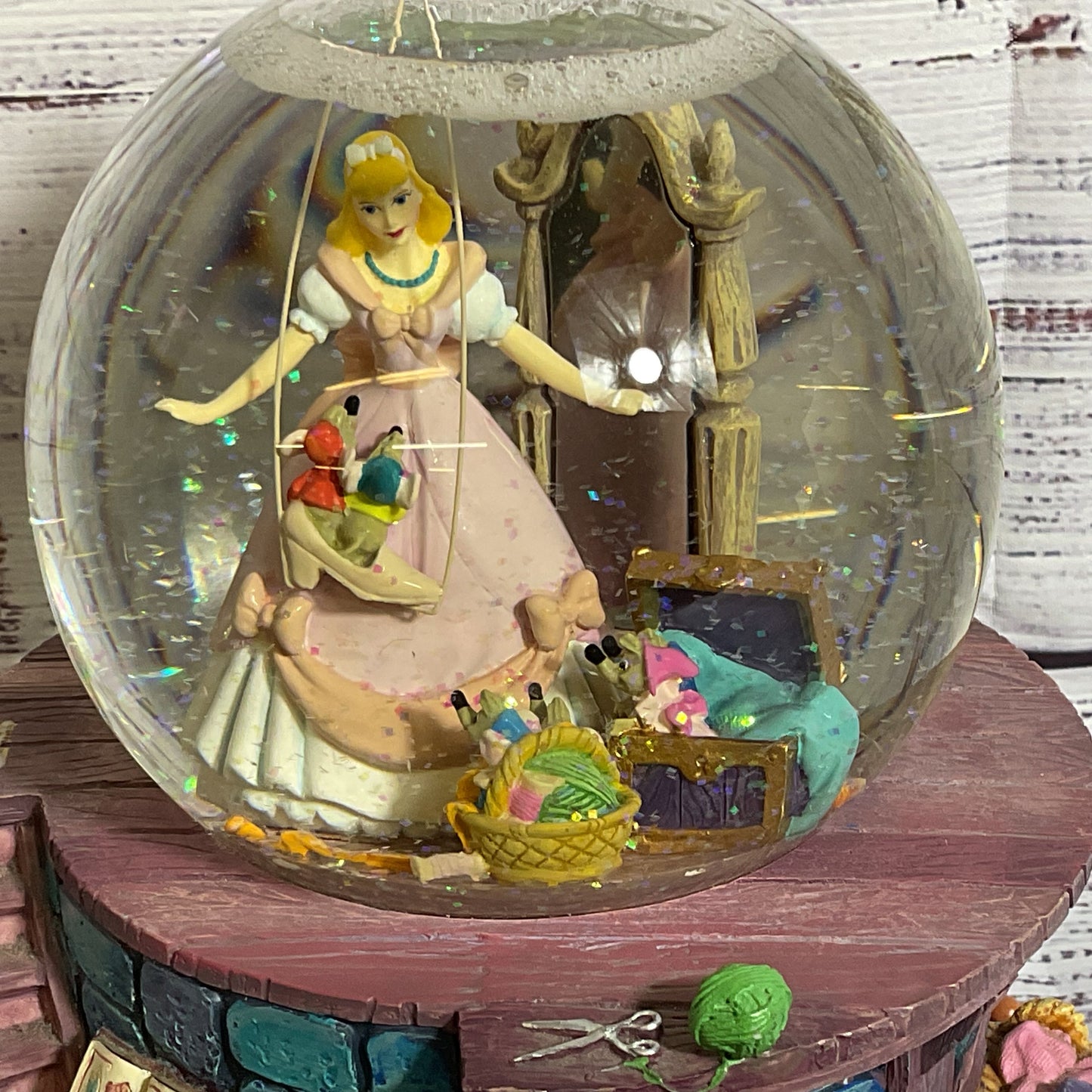 DISNEY Cinderella "A Dream is a Wish Your Heart Makes" Snow Globe
