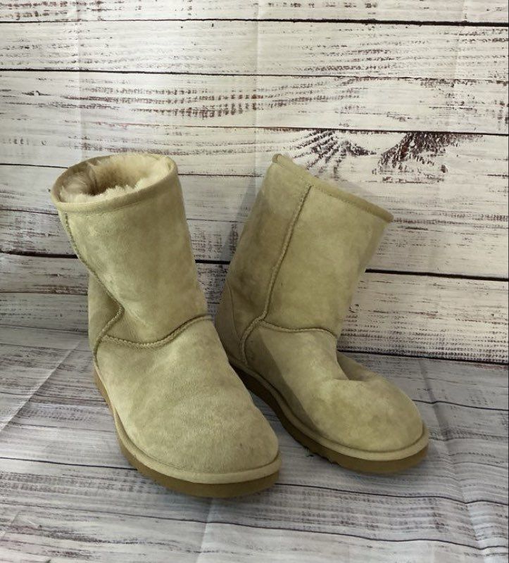 Women's Classic UGG Boots w/ Sheepskin Lining Size 9