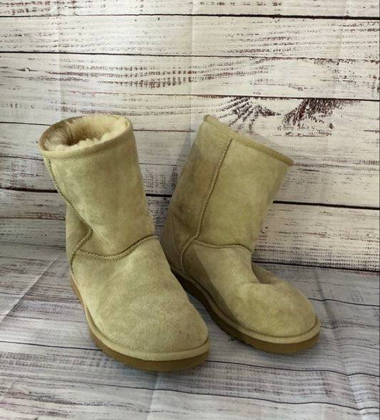 Women's Classic UGG Boots w/ Sheepskin Lining Size 9
