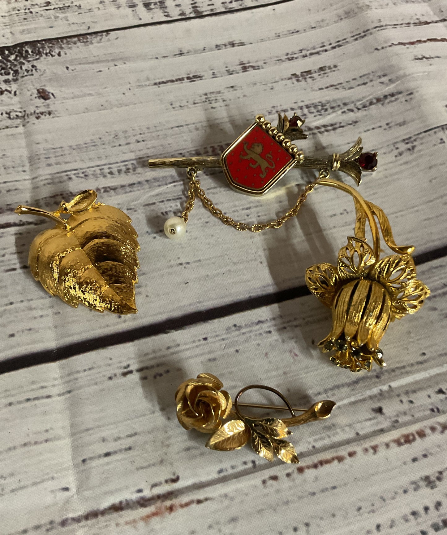 Lot 4 Vintage Brooches Tara, Avon, Castlecliff Gold Tone, Winard 12K G.F