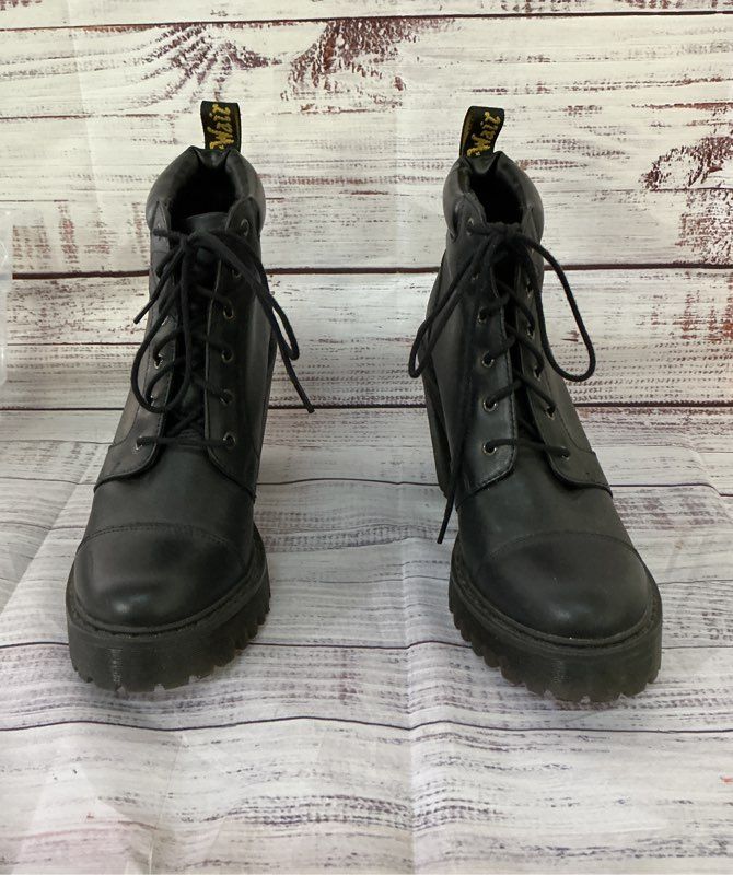 NWOB Women's Dr. Martens Black Averil Ankle Heeled Boots Size 7 Retail $170
