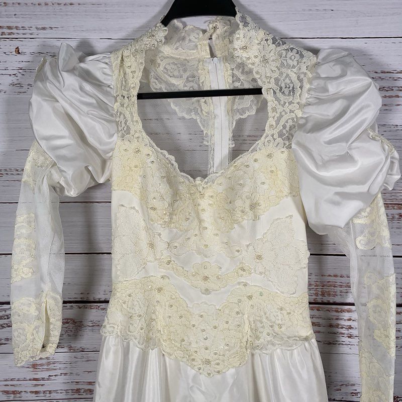 VTG. 70s JC Penney White Puff Sleeve Lace + Faux Pearl Wedding Dress READ DESC