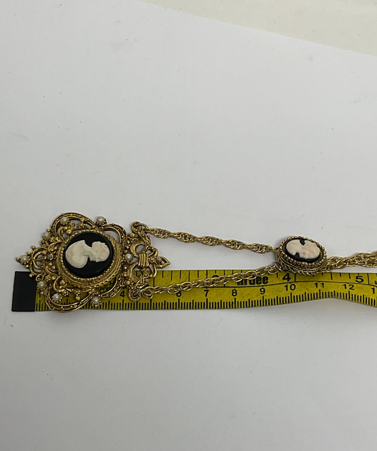 Unbranded Gold Tone Vintage Necklace Cameo Pendant
