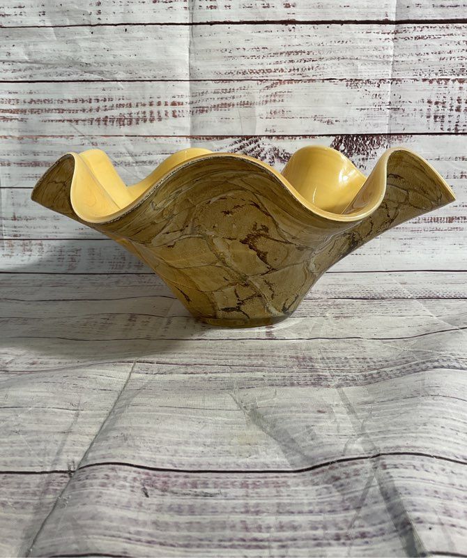 Home Decor Phillis Glass Scalloped Shell Bowl Ruffled Beige/ Brown 11"