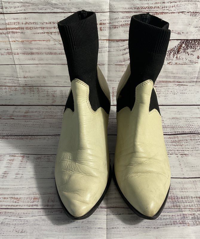 FRYE LILA Sock Short Ankle Boots Women's Size 8.5 Pull On Pointed Toe Off White