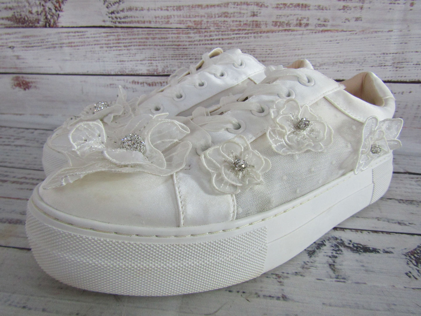Betsey Johnson Pryce Women's White Floral Sneakers Size 9.5