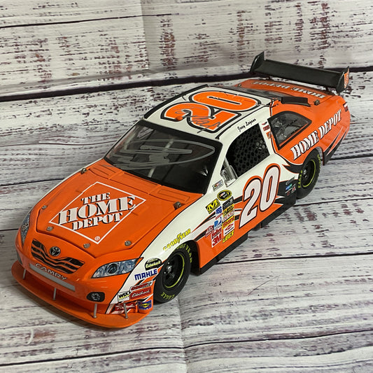 Signed 2009 JOEY LOGANO #20 The Home Depot New Hampshire 1:24 NASCAR Diecast