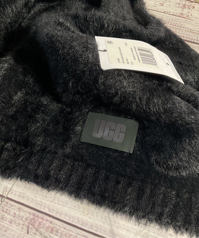 NWT UGG Women's Plush Knit Black Scarf