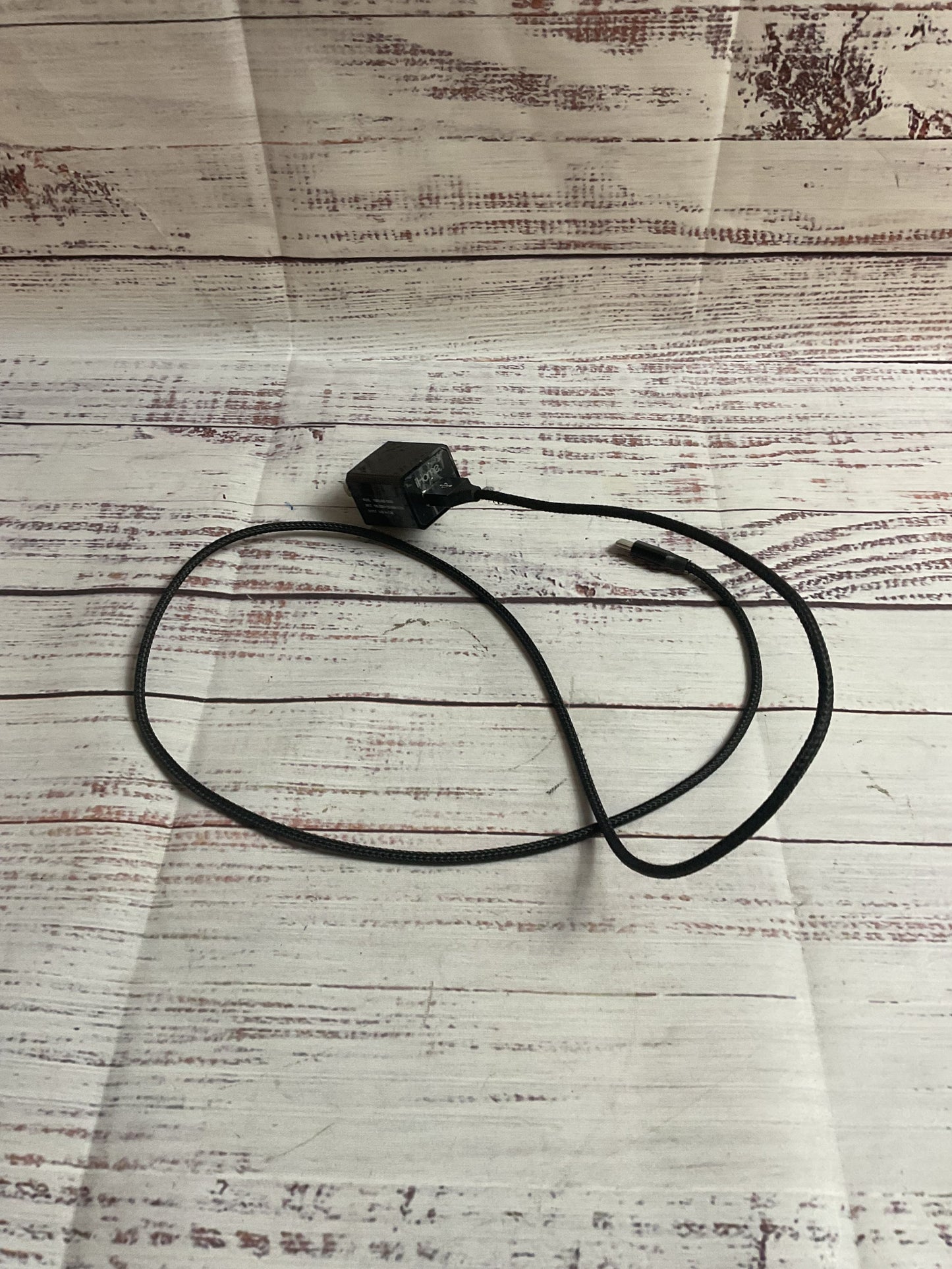 Csasan V90 Wireless Bluetooth Sport Earbuds with Charger Working