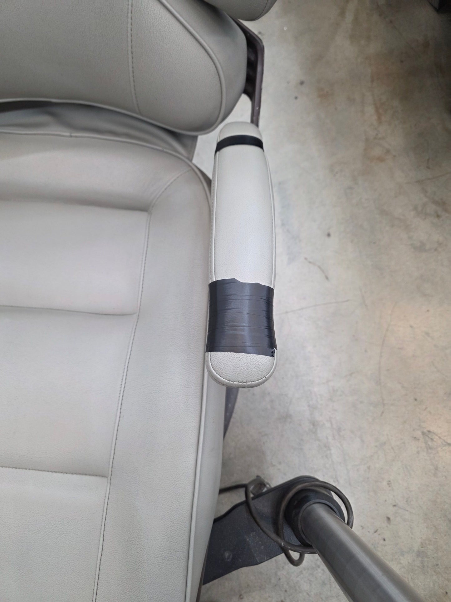 COACHMAN Dentist Examining Chair- WORKS GREAT!!!