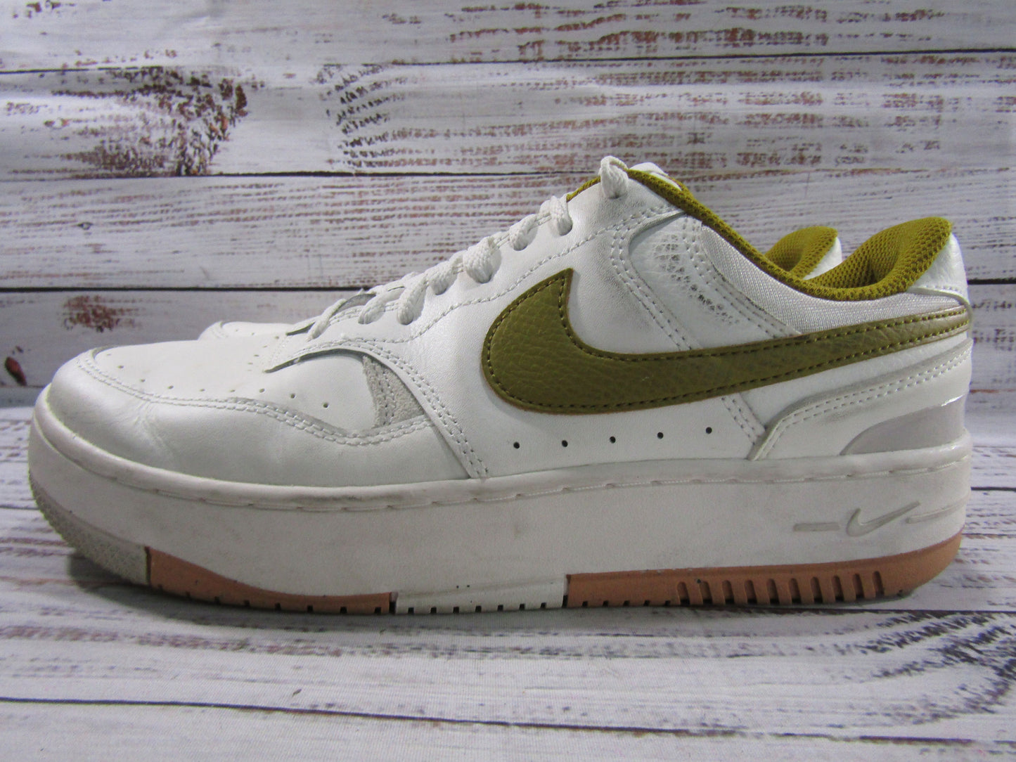 Nike Nike Gamma Force White Athletic Shoe Women 9