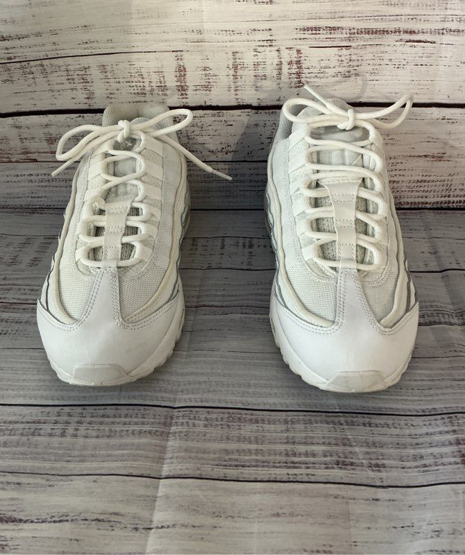 Women's Nike Air Max 95 White & Gray Sneakers Size 7.5