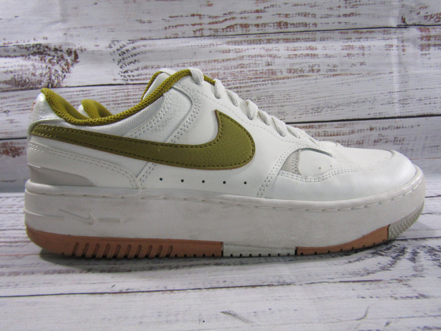 Nike Nike Gamma Force White Athletic Shoe Women 9