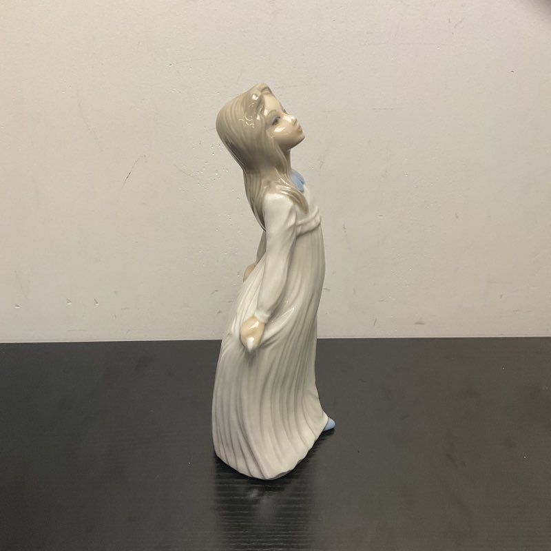 Tengra Spain Porcelain Woman Girl In White Down Figure Figurine