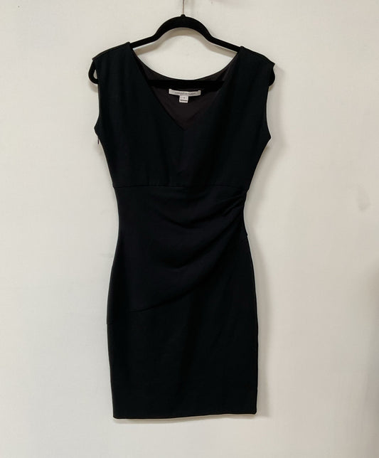 Diane Von Furstenberg Women's Sleeveless Black Dress with ruching Size 6