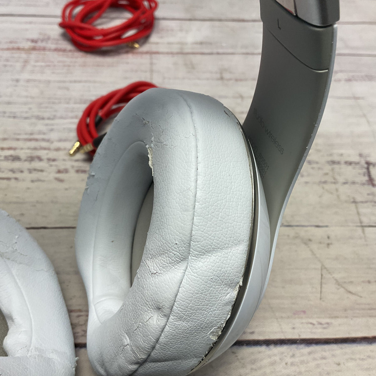 Beats Studio 2 White Over Ear Headphones Noise Cancelling B0501
