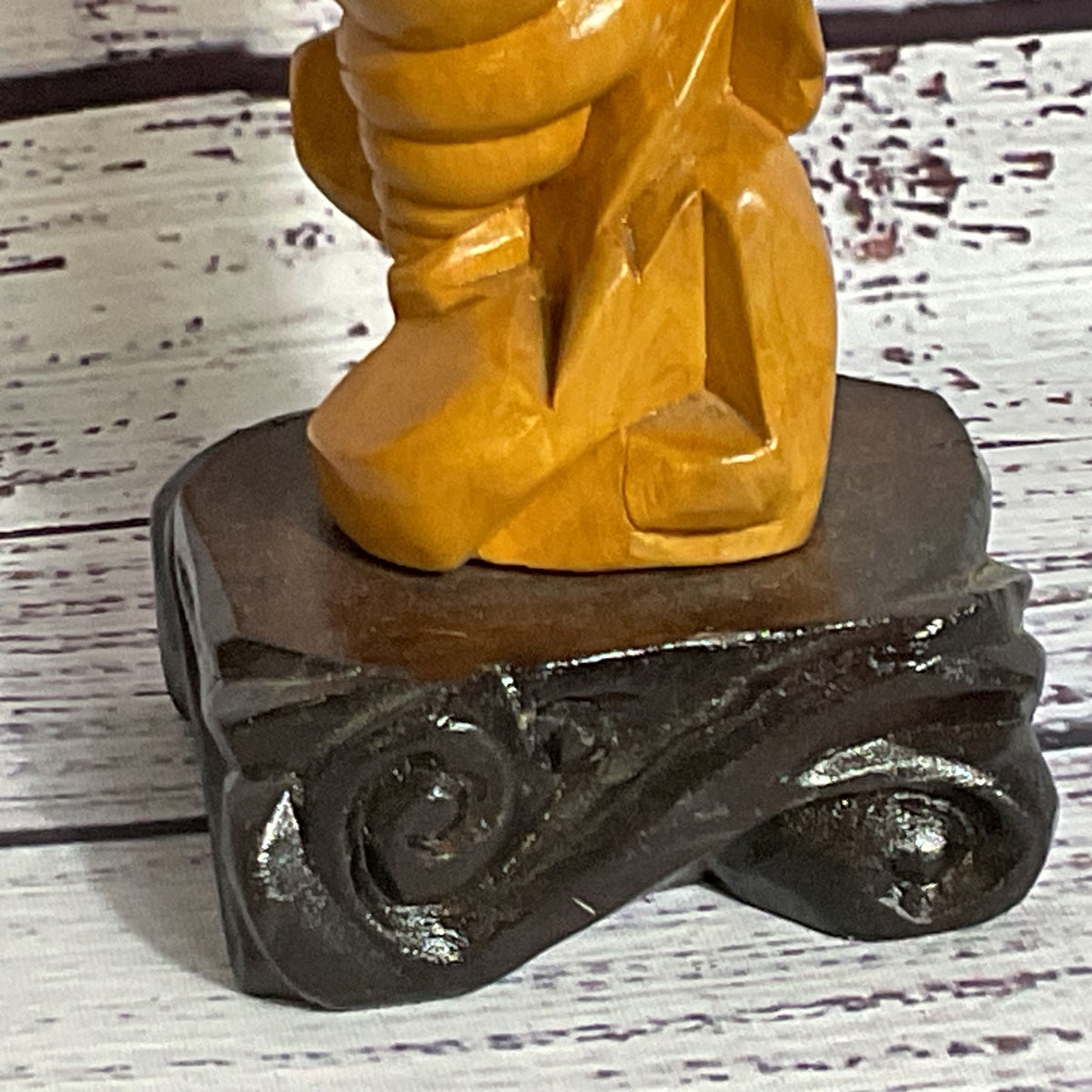 VTG./ANTIQUE Carved Boxwood Chinese Woman with Lily Pad- 7.25"
