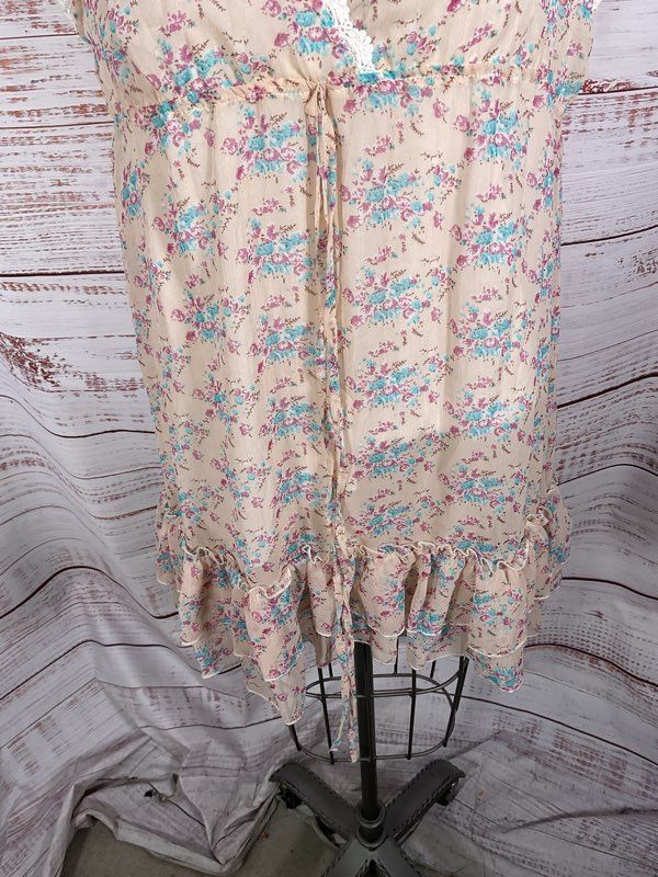 NWT Runway Paris Women's Sleeveless Floral Polyester Blouse Size M/L