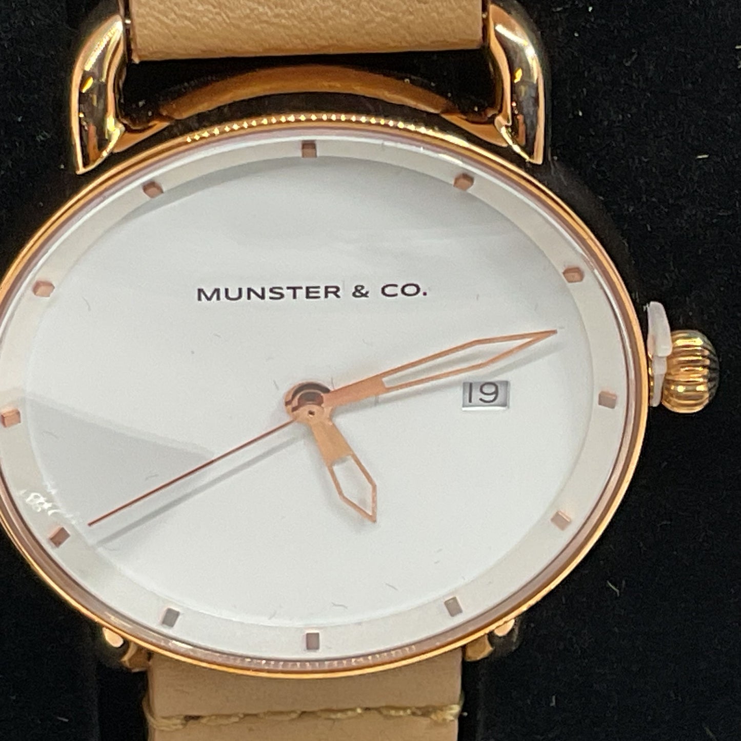 NEW MUNSTER & CO. Men's White Dial Tan Leather Band Watch (NEEDS BATTERY)
