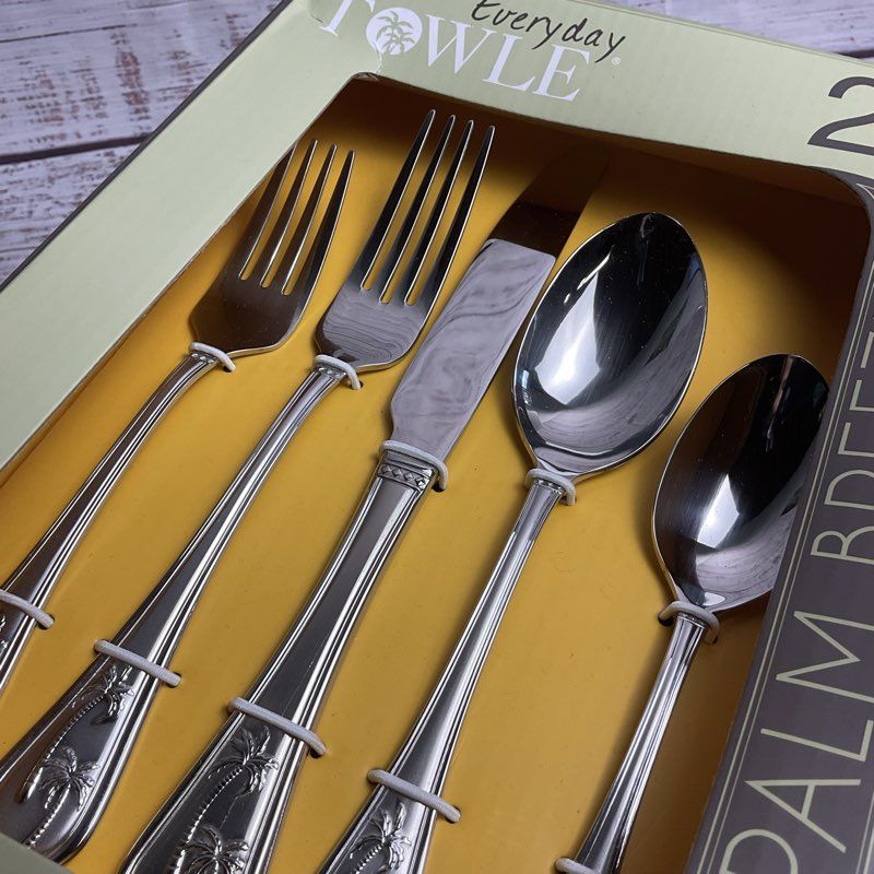 NIB Towle Everyday Palm Breeze Stainless Steel 20 Pc. Flatware Set