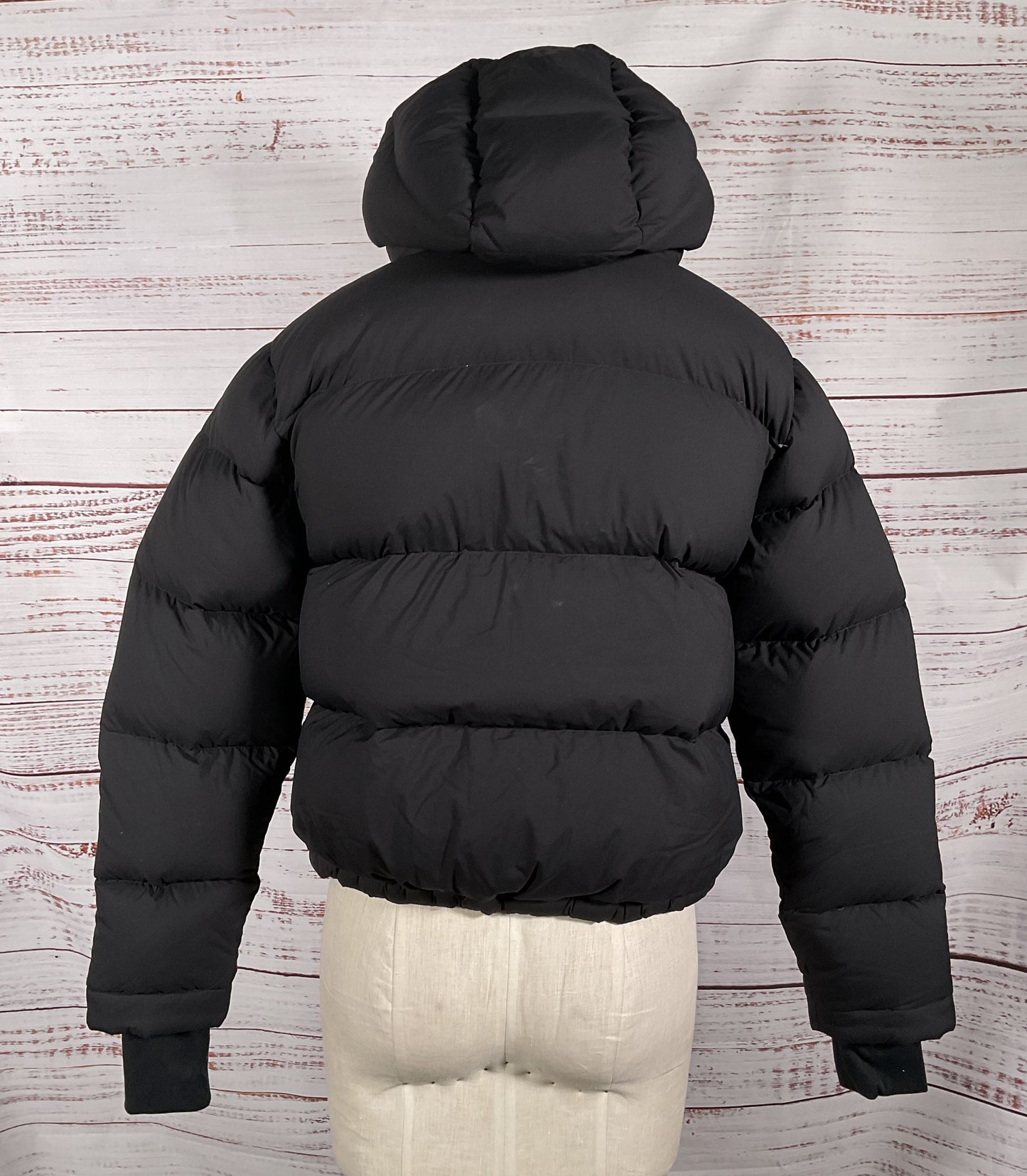 TNA Aritzia The Super Puff Shorty CliMATTE Jacket Black M