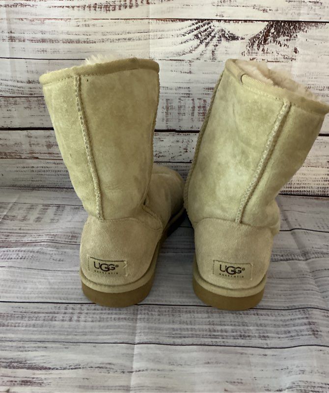 Women's Classic UGG Boots w/ Sheepskin Lining Size 9