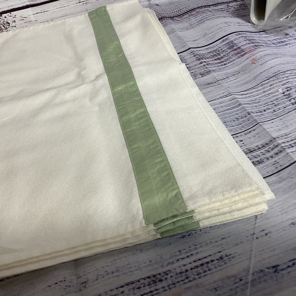 BARBACCI Firenze Home Collections Cotton Green Trim Table Mats- 15" x 19.5"