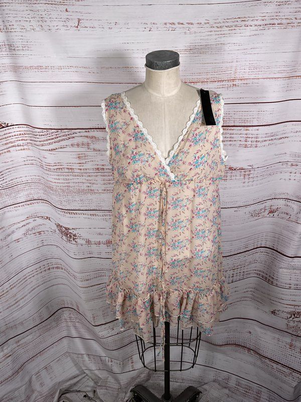 NWT Runway Paris Women's Sleeveless Floral Polyester Blouse Size M/L