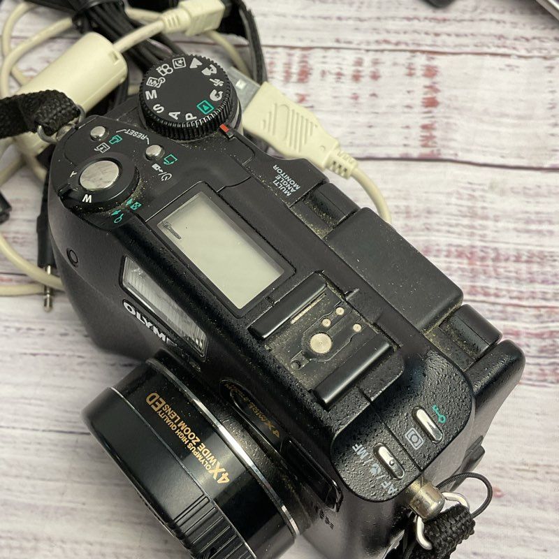 Olympus Camedia C-5060 Black Wide Digital Zoom Compact Camera w/ Charger, Manual