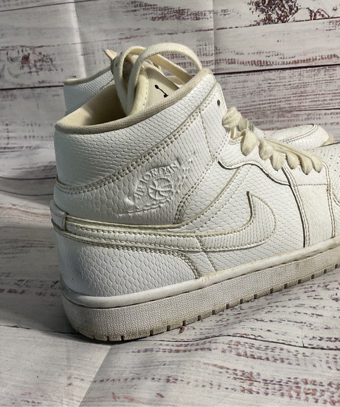 Nike Air Jordan 1 Mid Women's White Snakeskin Texture Sneakers BQ6472-110 Size 9