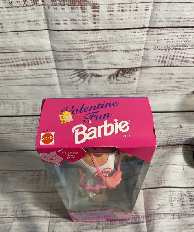 NIB Vintage 1997 Valentine Fun Barbie Doll Special Edition 16311