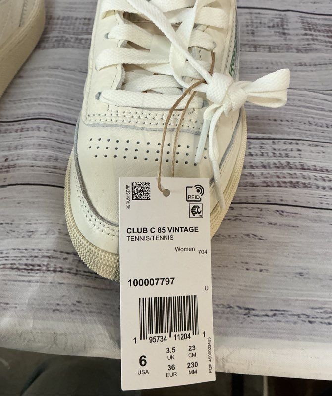 NWB Women's Reebok White Tennis Sneakers Size 6