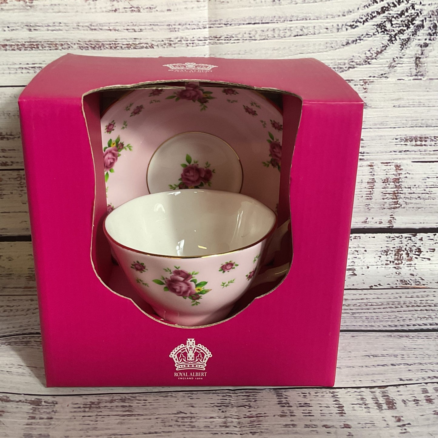 NEW ROYAL ALBERT England Vintage Pink Rose Teacup and Saucer Set