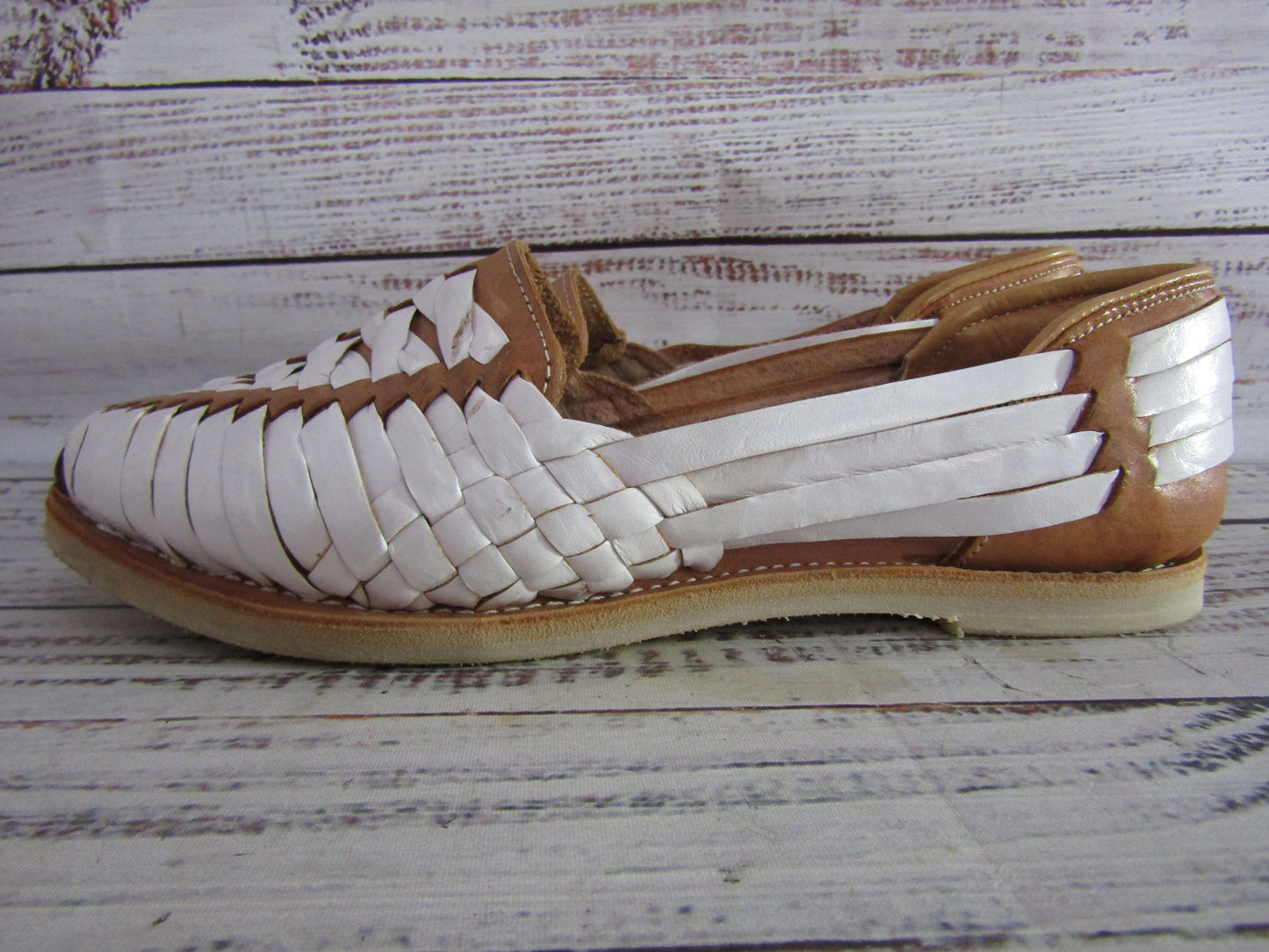 Red Hawks Women's Woven White Leather Huarache Slip-On Flats Size 6.5