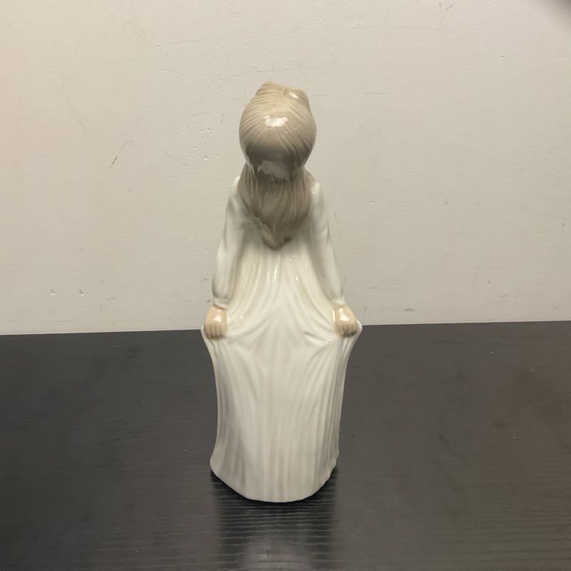 Tengra Spain Porcelain Woman Girl In White Down Figure Figurine