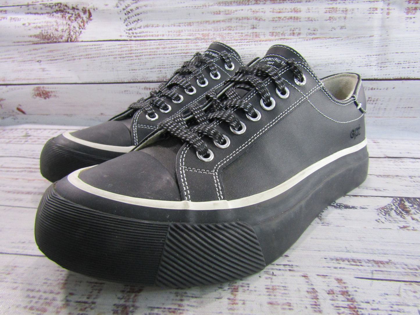 East Pacific Trade Dive Men's Black Coated Canvas Low Top Sneakers Size 9
