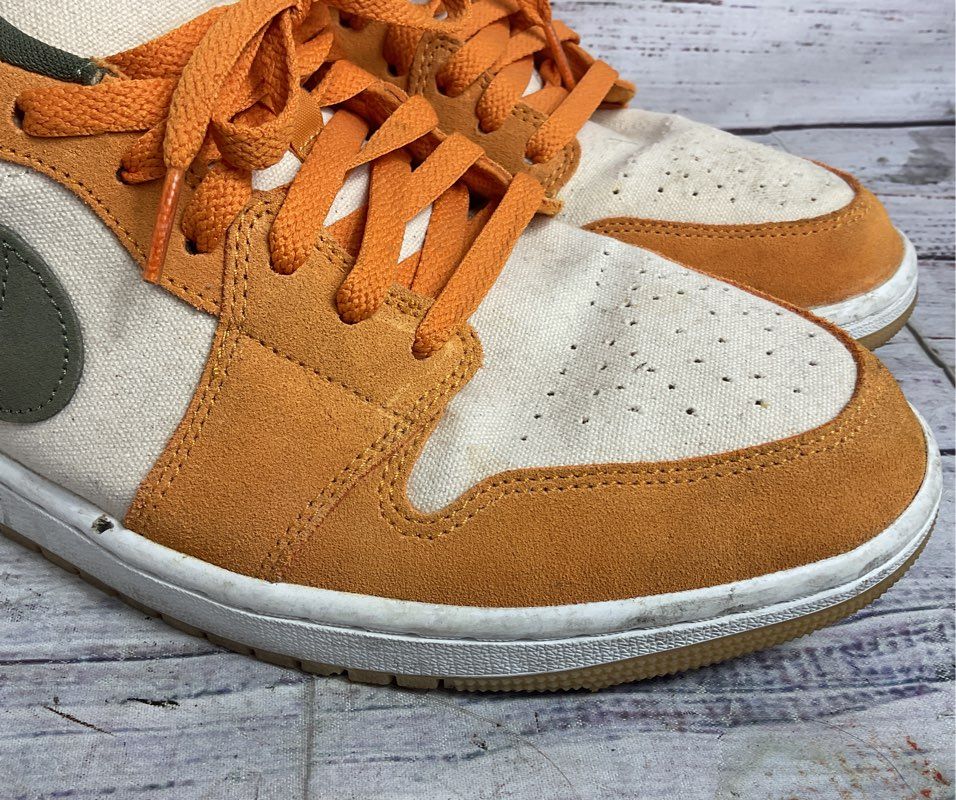 Air Jordan 1 Low SE Sneakers Light Curry 11