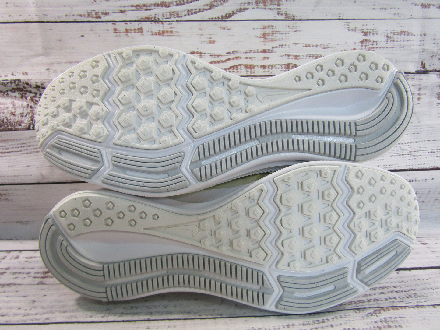 Nike Downshifter 7 Women's White Low Top Sneakers Size 11 852466-100