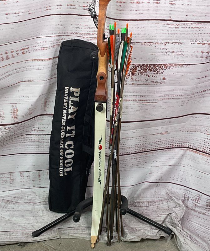 PSE Archery Heritage Series Razorback Bow & Arrows