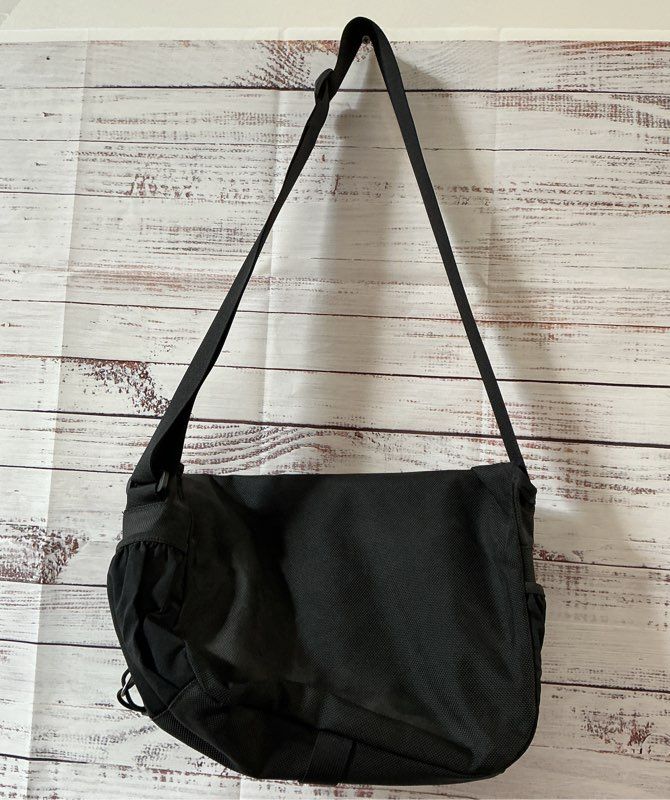 Vintage The North Face Messenger Black Shoulder Bag w/reflective stripe