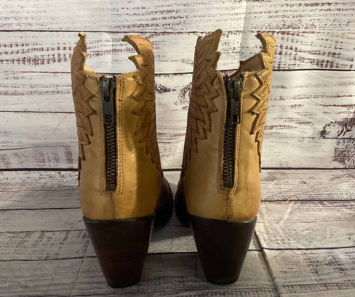 Lucchese Embroidered Eagle Wing Leather Ankle Booties Tan 7