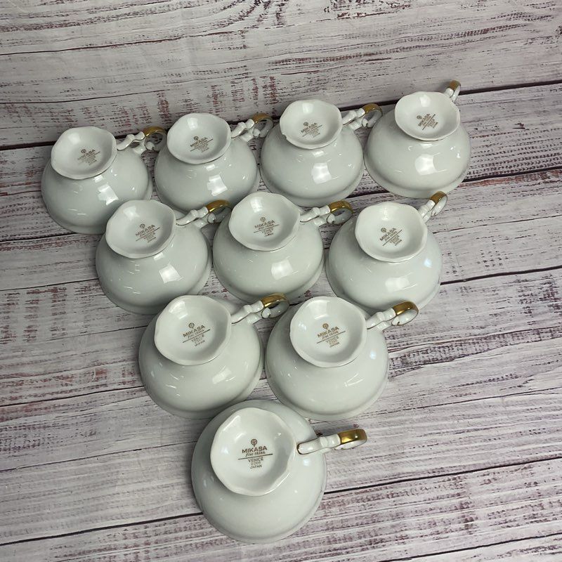 VTG. Mikasa Venice 9266 White & Gold Trim Porcelain Tea Cup Set 8 Pc.