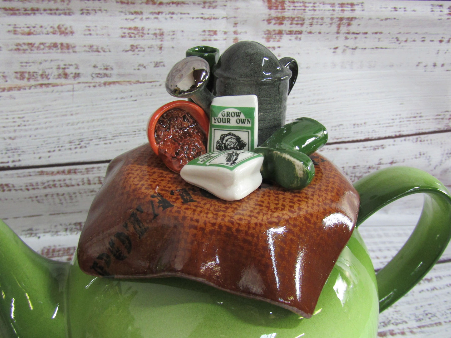 Cardew Design Betty Gardening Teapot Made in England