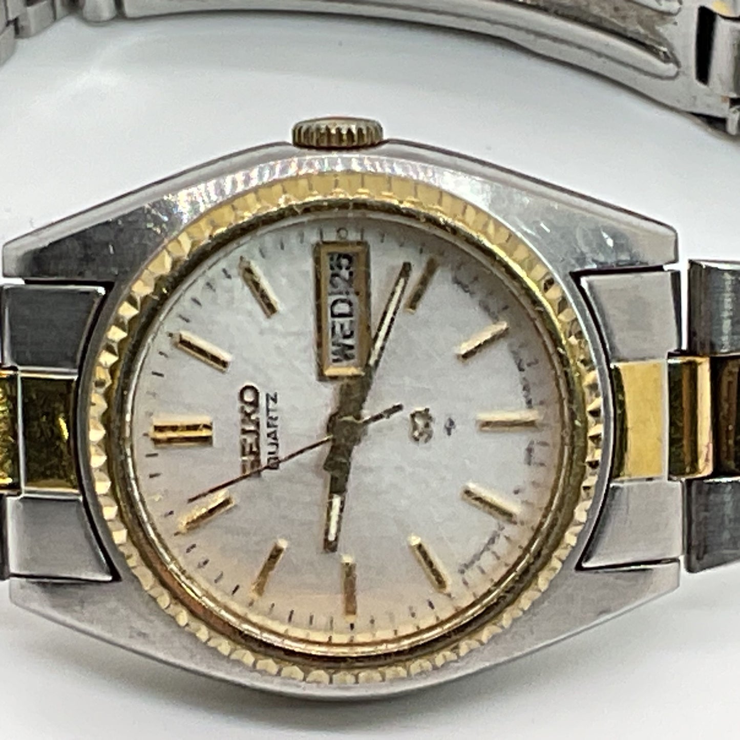 SEIKO 8523-0059 A4 Women's Two Tone Day/Date Watch- NEEDS BATTERY
