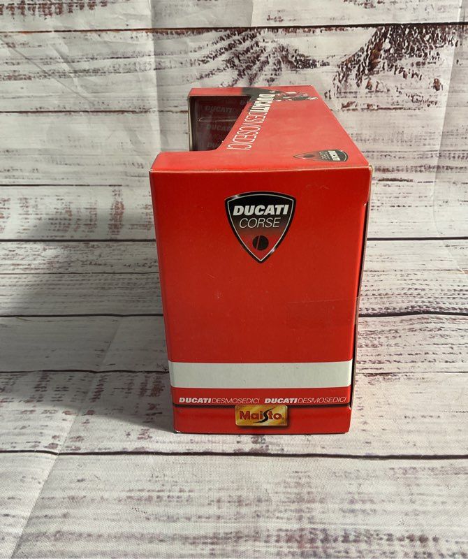 Maisto 1:18 Ducati Corse Desmosedici Troy Bayliss #12 Diecast Model Tb21 New