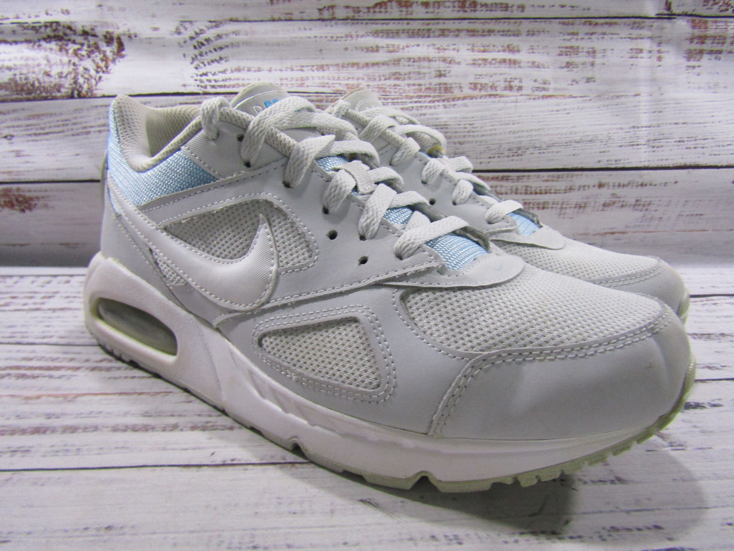 Nike Air Max IVO Pure Platinum Women's Low Top Sneakers Size 10 580519-014