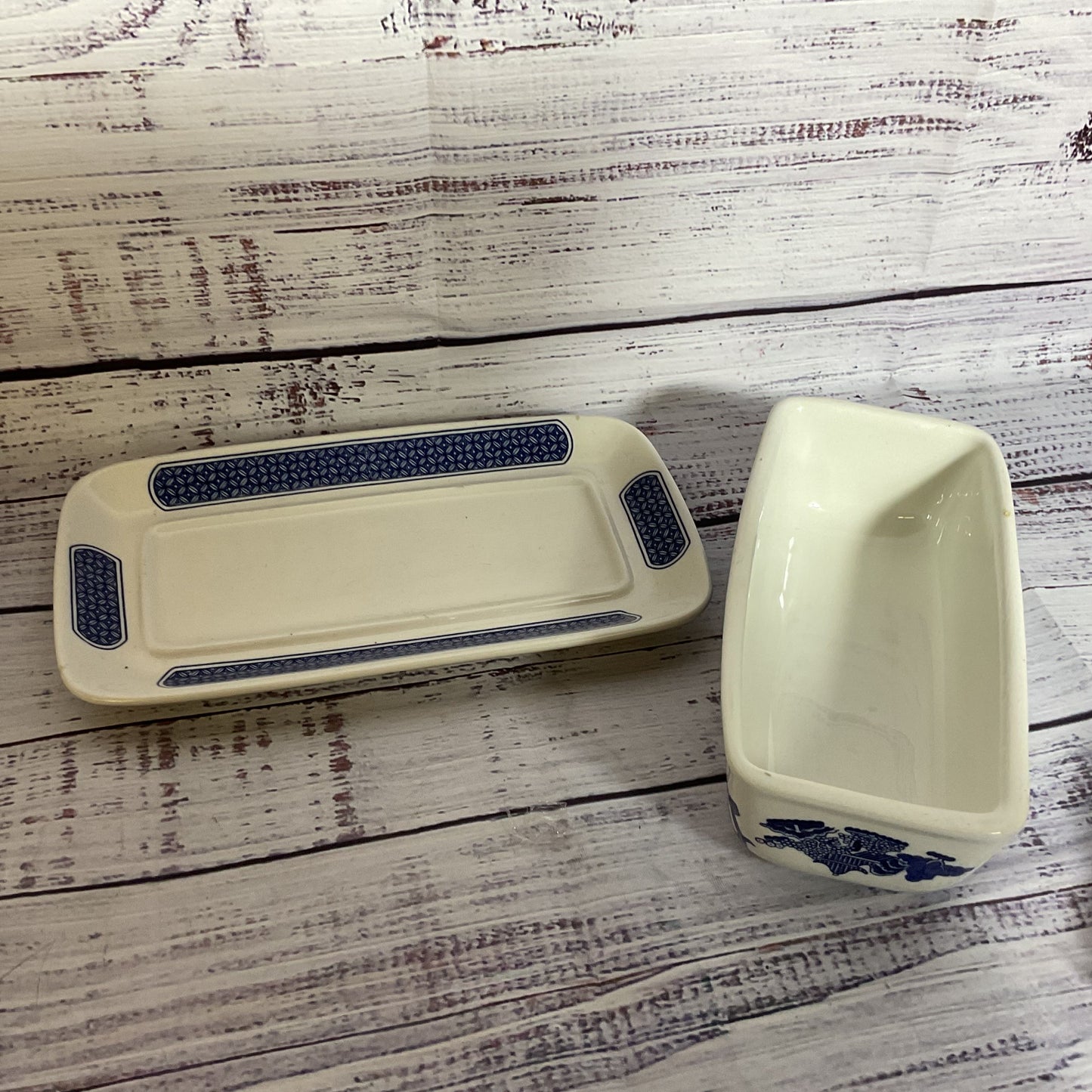 CHURCHILL Staffordshire England Blue Willow Butter Dish- 7.75"