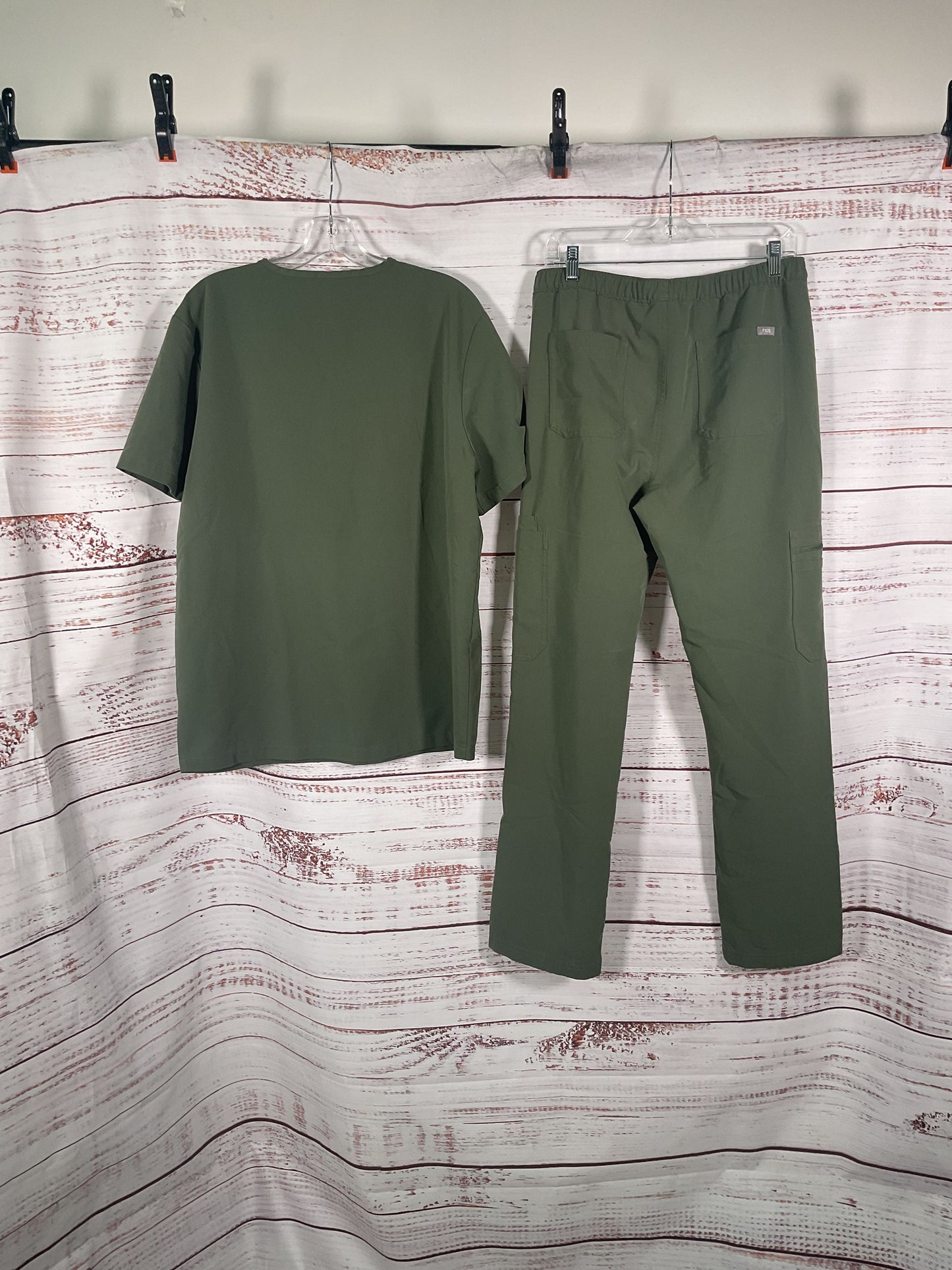 Figs Green Technical Collection Scrubs Set - Size Shirt L Pants M